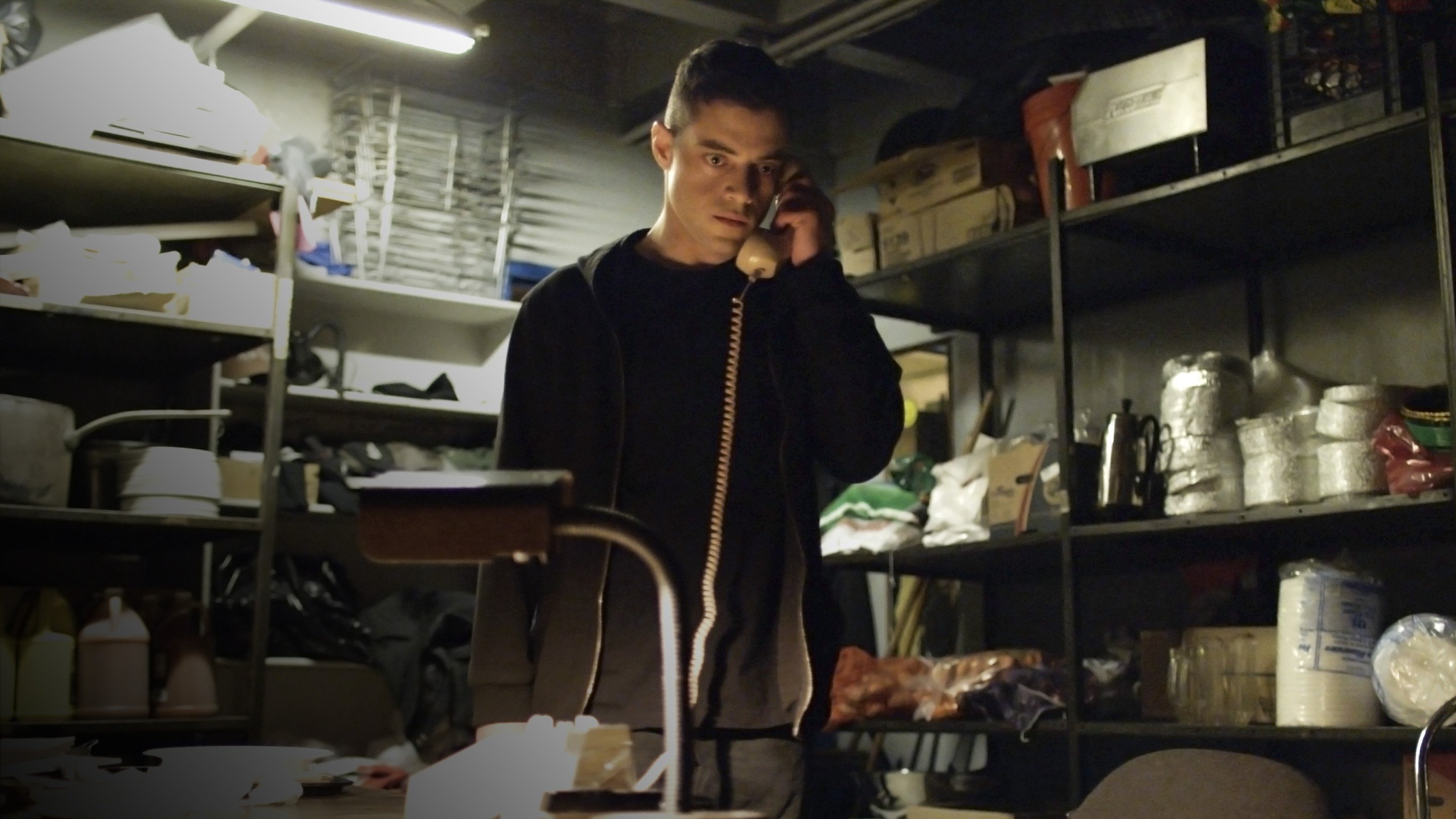 Mr. Robot 2015  [S01E06] - eps1.5_br4ve-trave1er.asf