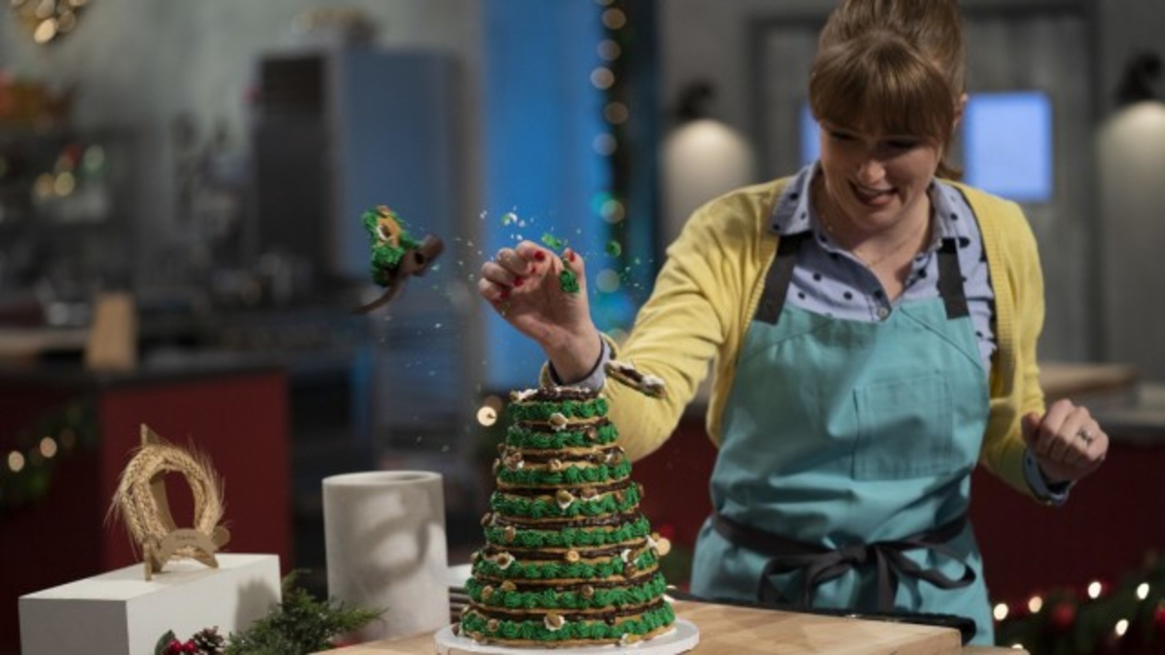Holiday Baking Championship 2019  [S06E01] - Gearing Up for the Holidays