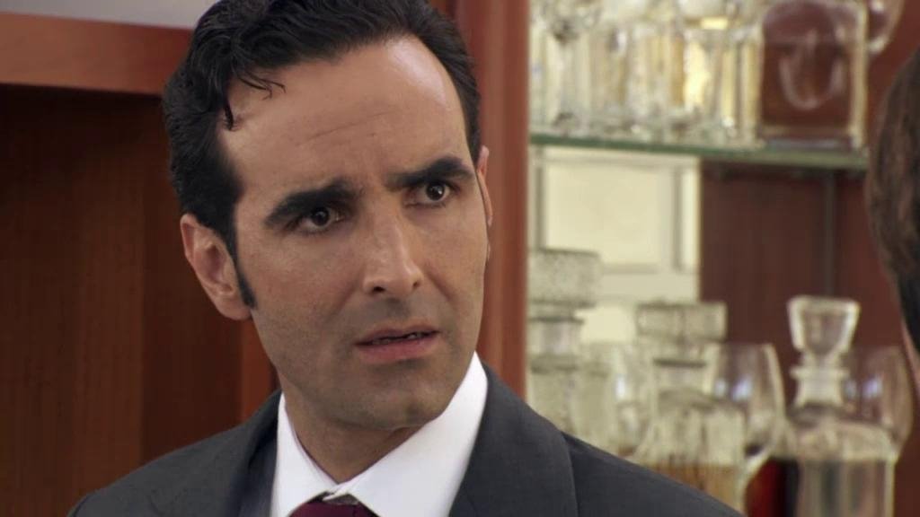 El Señor de los Cielos 2013  [S01E21] - La primera sospecha