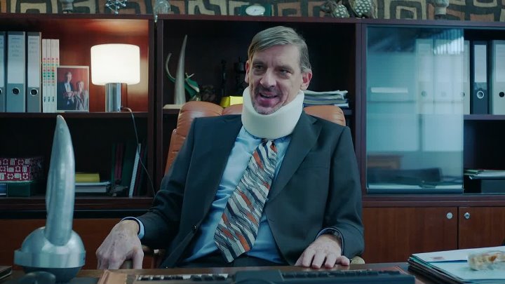 Employee of the Month 2022 Hindi-French 1080p Web-DL x264 