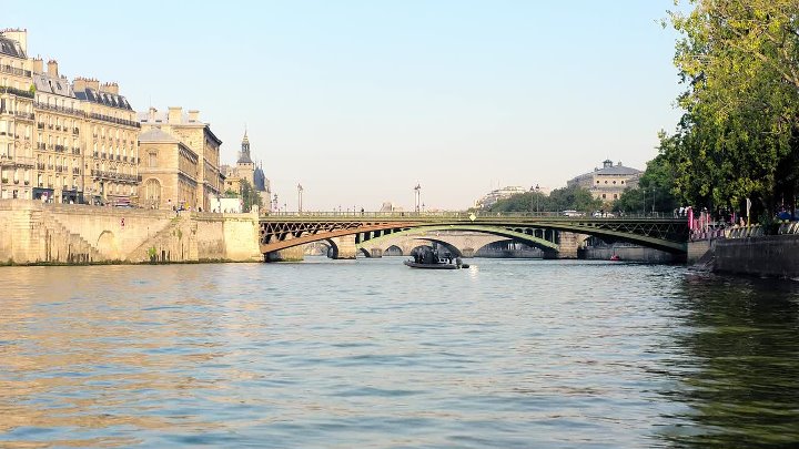 Under Paris 2024 Hindi-English 1080p NF WEB-DL H.264 