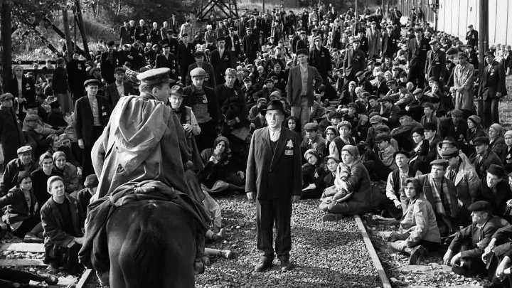 Schindlers List 1993 Hindi-English WEB-DL 1080p 