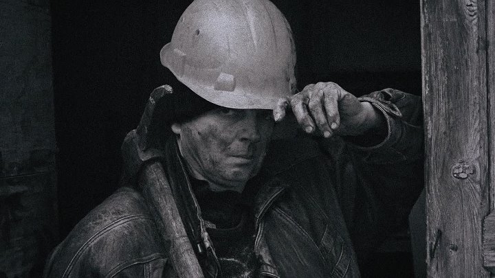 Killing Gunther 2017 Hindi-English 1080p 